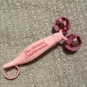 The Skinny Confidential Pink Facial Roller